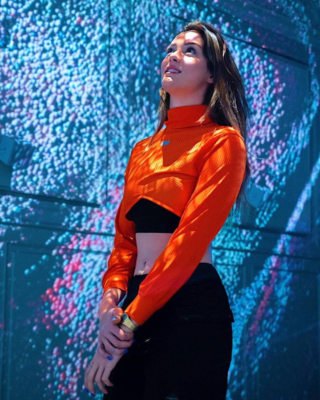 Zehra Güneş dekolteli fotoğraf paylaştı, sosyal medya yıkıldı! Yüz binlerce kez beğenildi, herkesi kendine hayran bıraktı 34